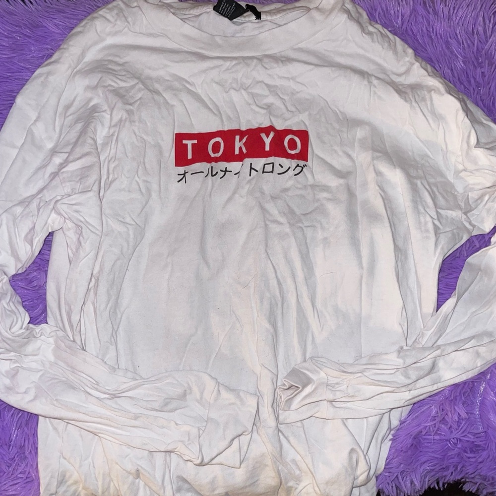 Almost a completely new shirt that’s in great condition from forever 21!